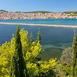 Xenia Καραβάδος