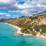 Xenia Καραβάδος
